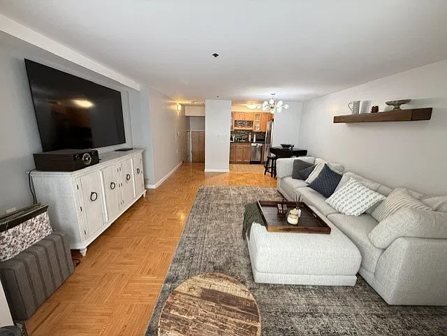 1 bed, 823 sqft, $3,400 — Photo 3