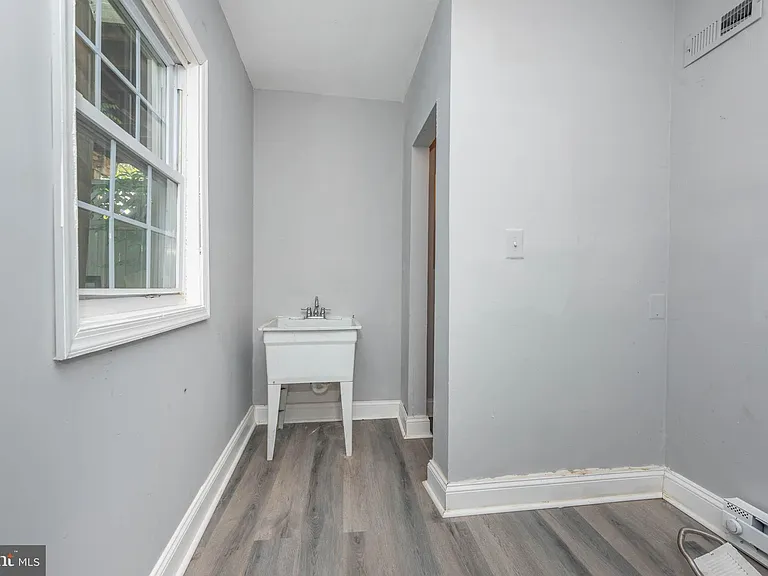 1124 Washington Blvd — Photo 8