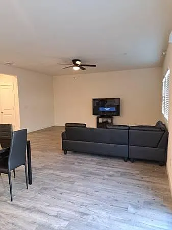 667 Jefferson St — Photo 3