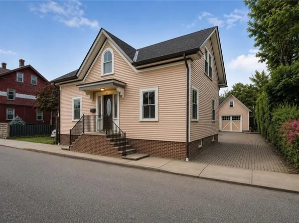 21 Elm St, Newport, RI 02840