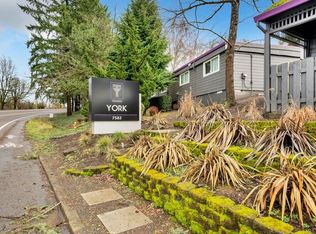 7582 SW Hunziker Rd APT 6, Tigard, OR 97223