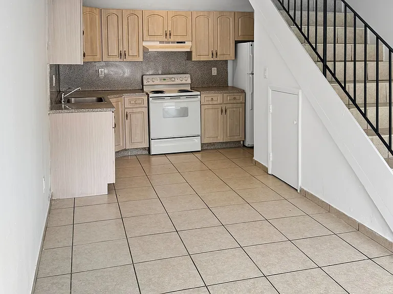 1560 NW 15th Street Rd #11 — Photo 3