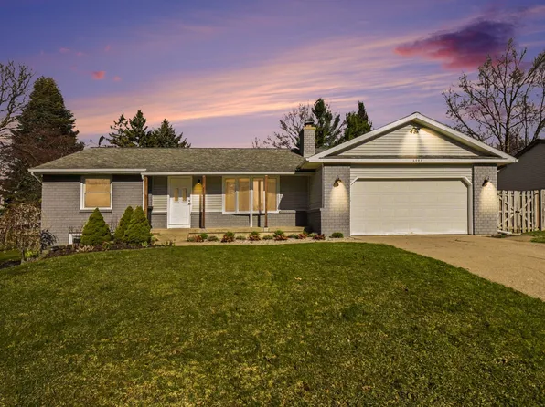 6593 Crownpointe Dr SW, Byron Center, MI 49315