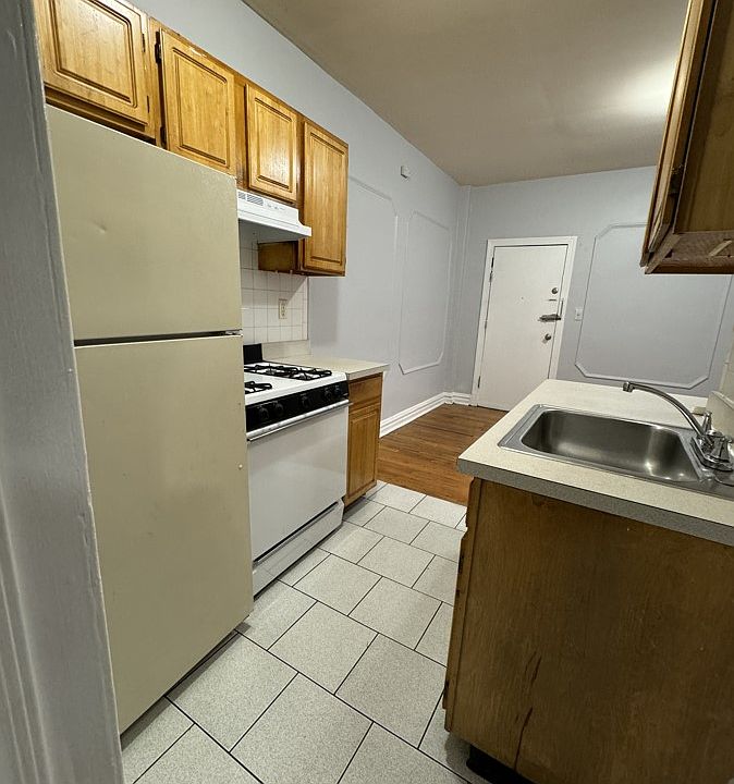 1st image of 326 Summit Ave APT 305