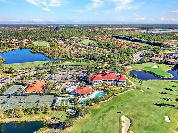 Overview of Naples Lakes Country Club
