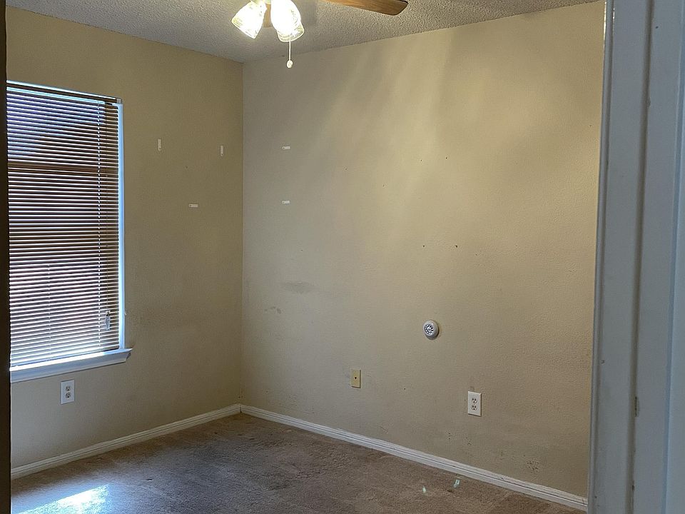 2nd image of 104 Horseshoe Dr #A