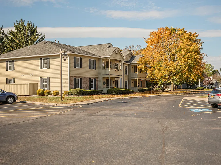 Wood Creek Apartments — Photo 15
