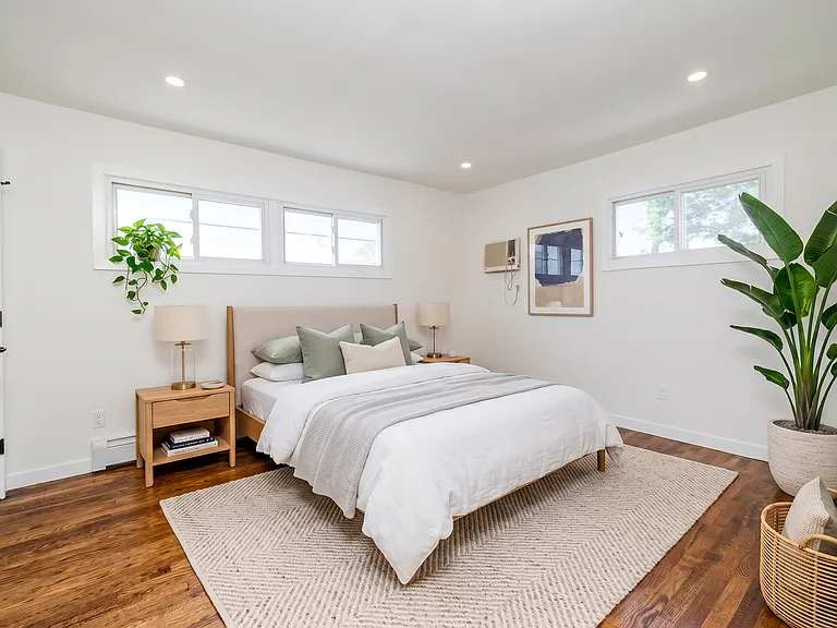 561 Woodbury Rd — Photo 8