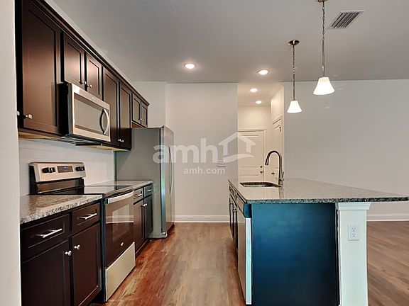 4th image of 391 Banyan Forest Dr