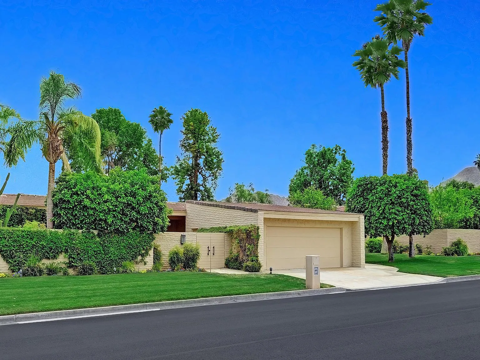 3 bed, 2871 sqft, $8,000 — Photo 2