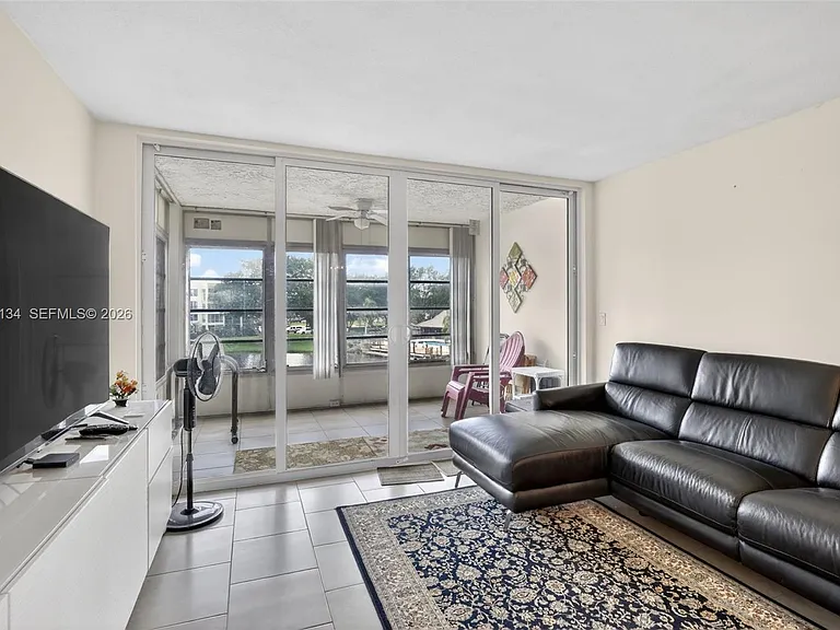 9330 Lagoon Pl #307 — Photo 3
