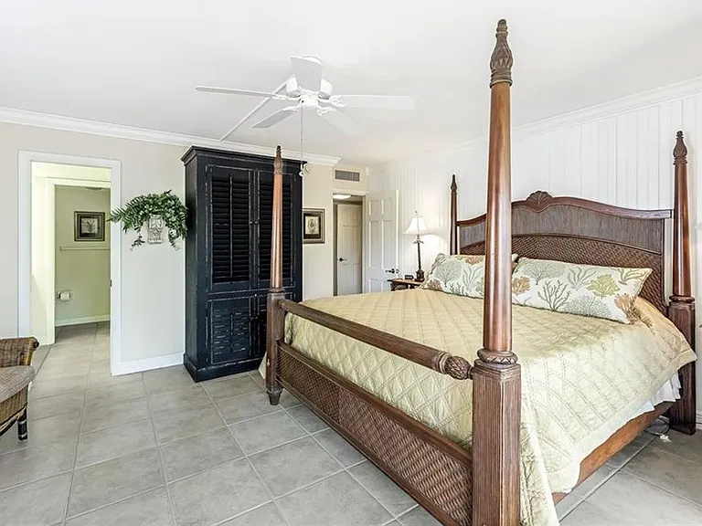 2216 Gulf Shore Blvd N #R3 — Photo 11