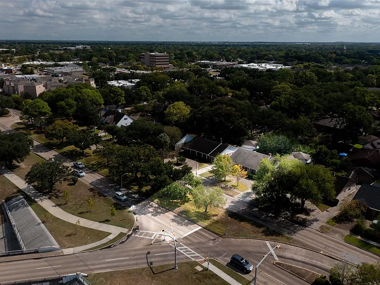 6119 S Braeswood Blvd — Photo 2