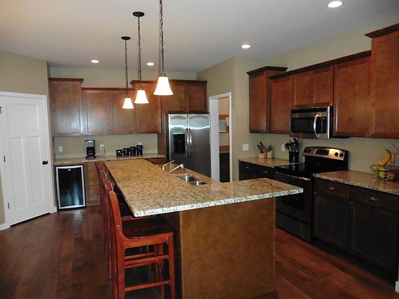4th image of 813 Glenwood Dr