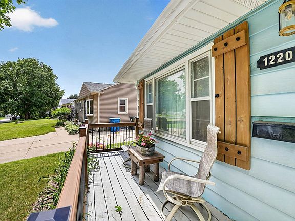 3rd image of 1220 Julian Ave