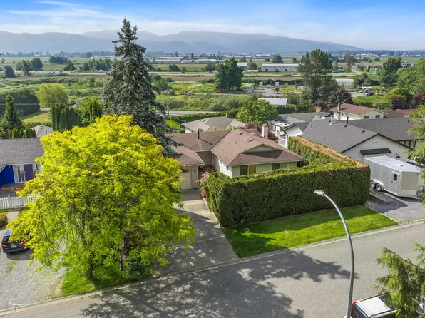 35382 Rockwell Dr, Abbotsford, BC V3G 2C8