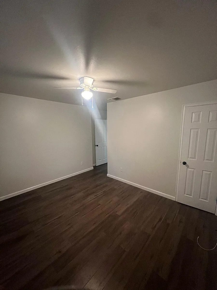 Building Photo - 2024 Pelham Dr