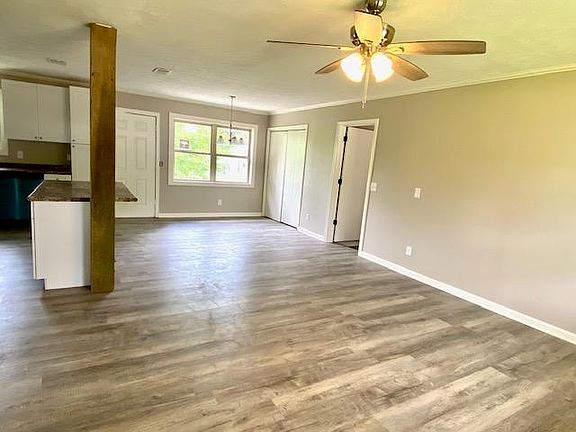 3rd image of 102 North Ln