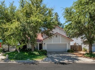 3413 W Robinwood Ln, Fresno, CA
