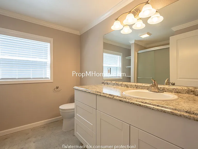 12566 SE 27th Ave — Photo 12
