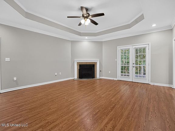 3rd image of 320 Hanley Cir