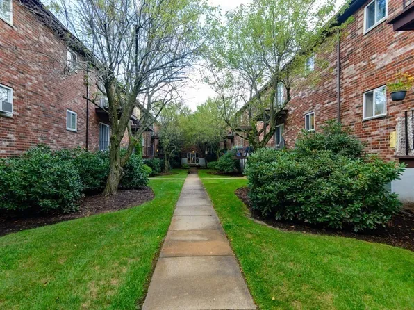 20 Westgate Rd APT 4, Chestnut Hill, MA 02467
