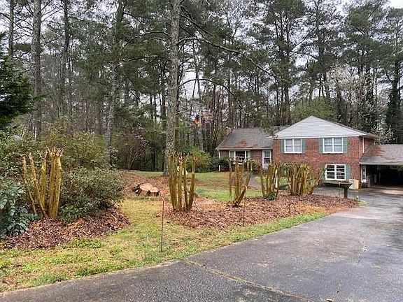 2nd image of 671 Oak Hill Cir