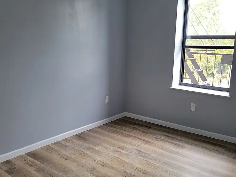 68 Garside St — Photo 2