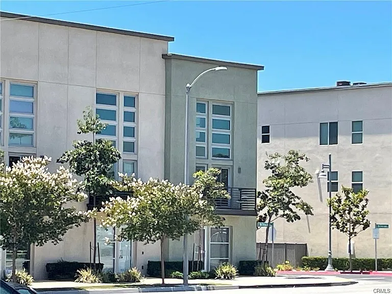 1500 W Artesia Sq #A — Photo 25
