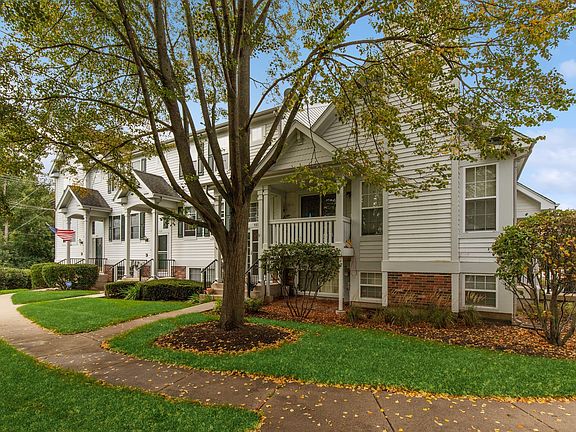3rd image of 933 Manchester Cir