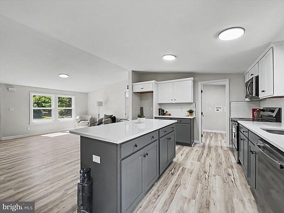 5th image of 75 Cragmoor Rd