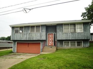 8 Julien Dubuque Dr, Dubuque, IA 52003