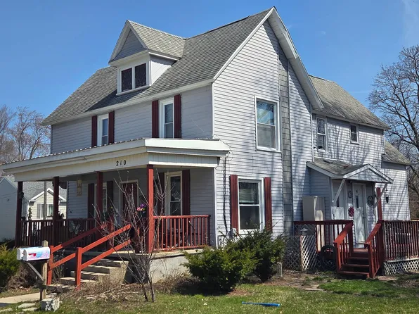 210 Grove St, Sparta, MI 49345