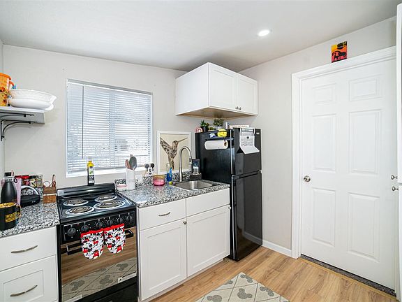 4th image of 560 S 15th Ave