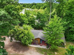12189 Gage Rd, Holly, MI 48442