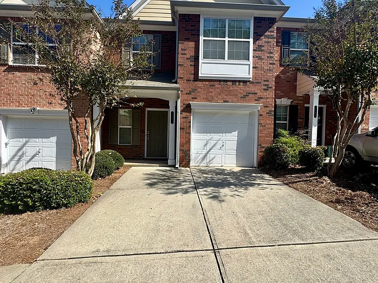 3871 Pleasant Oaks Dr — Photo 2