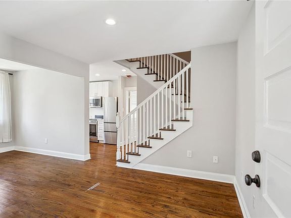 2nd image of 910 S Carrollton Ave APT P