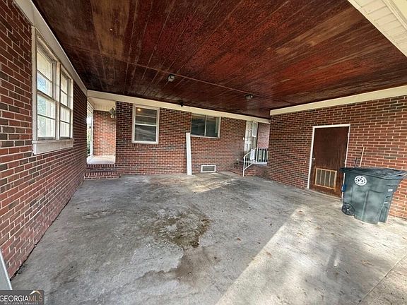 4th image of 412 Roberson St