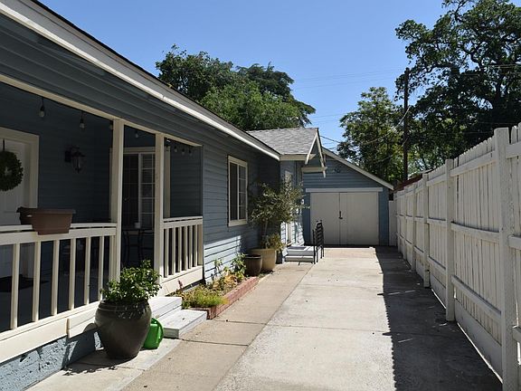 3rd image of 242 Kimble St