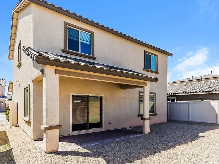 1704 Desert Path Ave — Photo 17