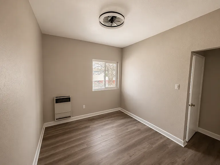 145 E 36th Pl #B — Photo 2