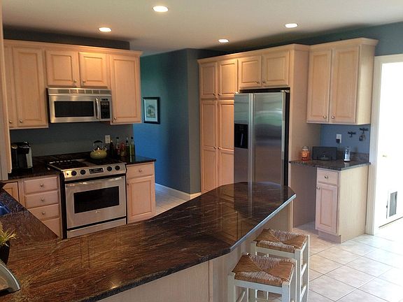 Granite ctr, stainless appl