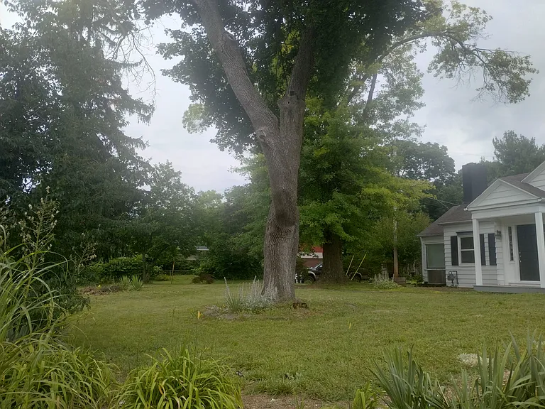 3950 Riverside Dr — Photo 33