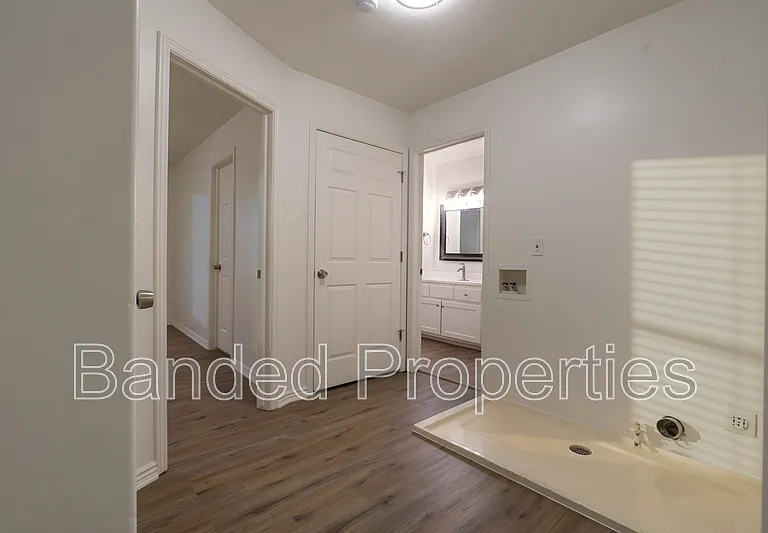 325 E Mill St S #3 — Photo 15