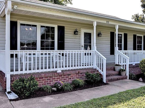 2nd image of 212 Loch Haven Dr