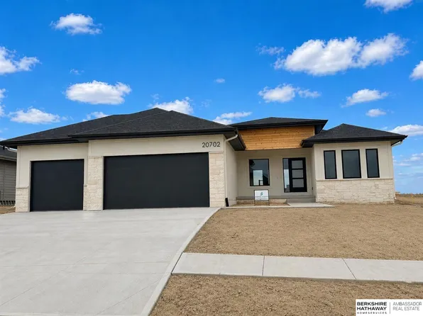 20702 Vernon Ave, Elkhorn, NE 68022