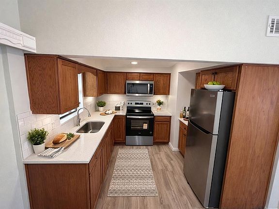 2nd image of 3823 Pine Ridge Rd