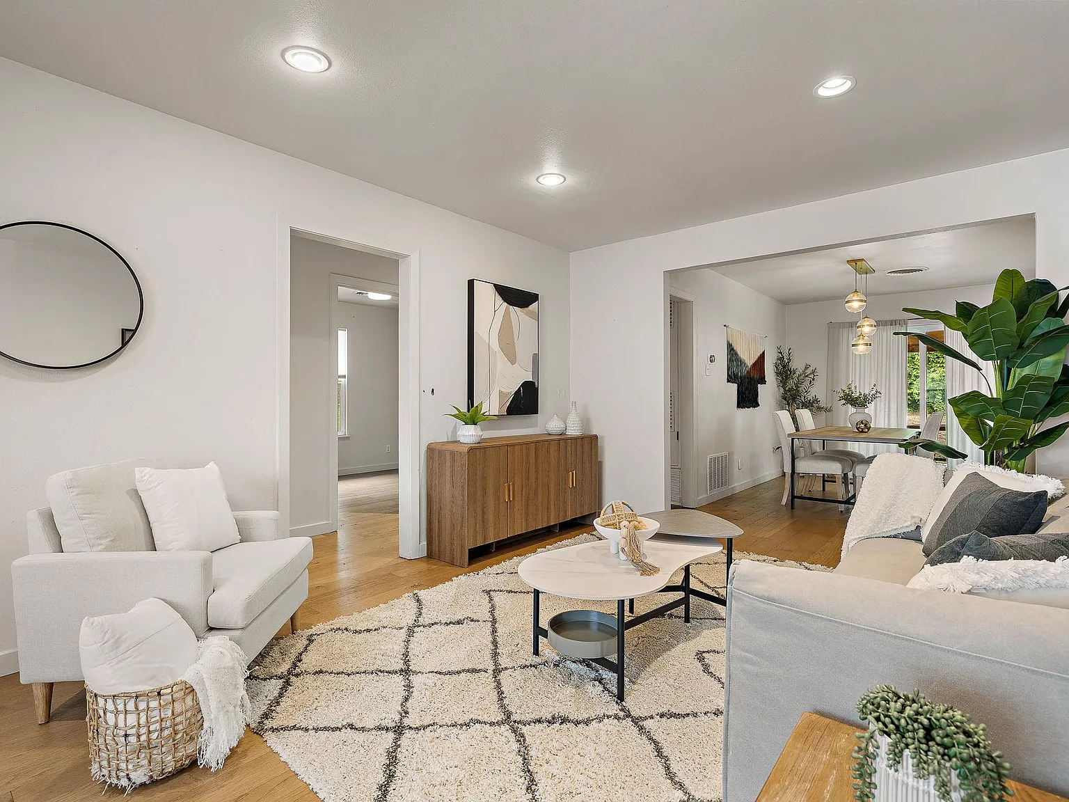 3 bed, 2.0 bath, 1216 sqft, $2,595 — Photo 4