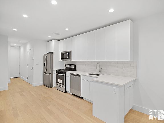 3rd image of 1793 Bedford Ave APT 2R
