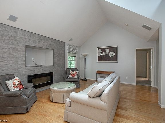 5th image of 904 Hampton Ct